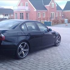 BMW E90 320d (Solgt)