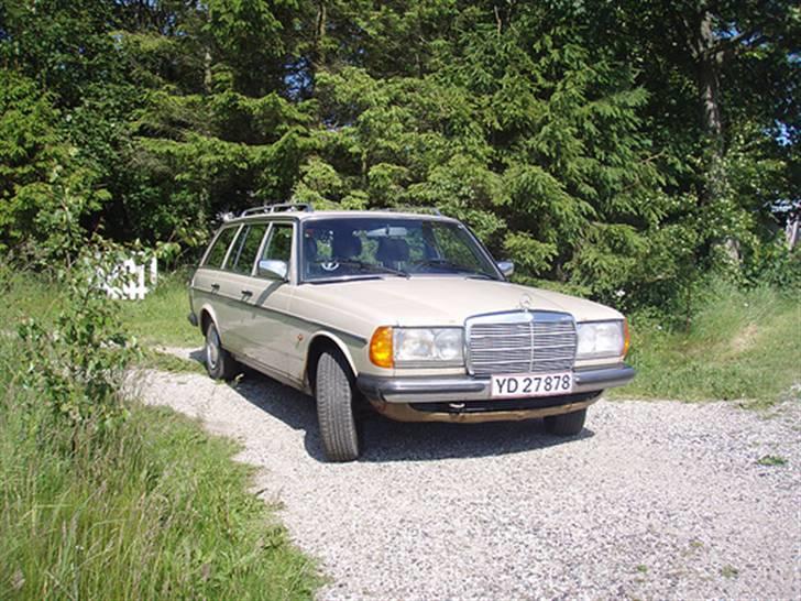 Mercedes Benz 230TE * SOLGT * - Den klassiske Mercedes front med stjernen billede 1