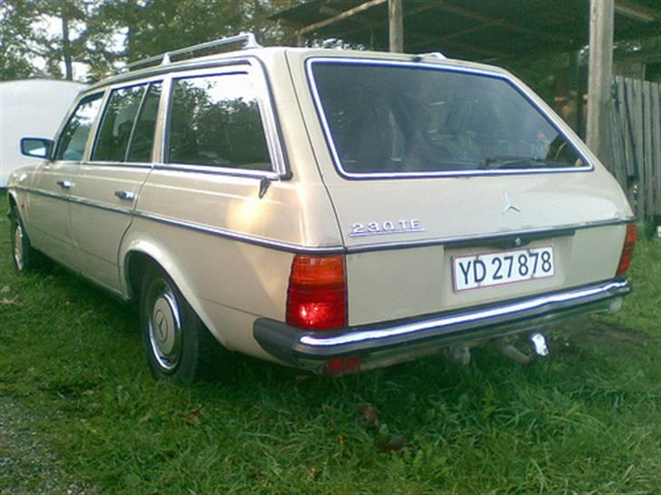 Mercedes Benz 230TE * SOLGT * - Efter min mening en af de flotteste st. cars fra 80erne billede 5