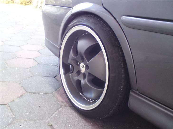 Opel Vectra B ~ 2,6 V6 Wagon - 18" 8-9" DotZ  Godt med cambervinkel:) og fælgkant billede 19