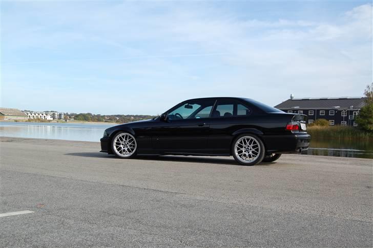 BMW 325i solgt billede 4