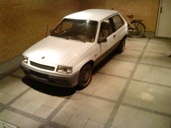 Opel corsa a  skrottet - første dag. billede 1