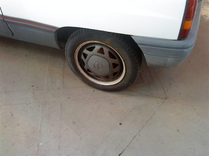 Opel corsa a  skrottet - fælgene  nogen der ved hvad de hedder? billede 3