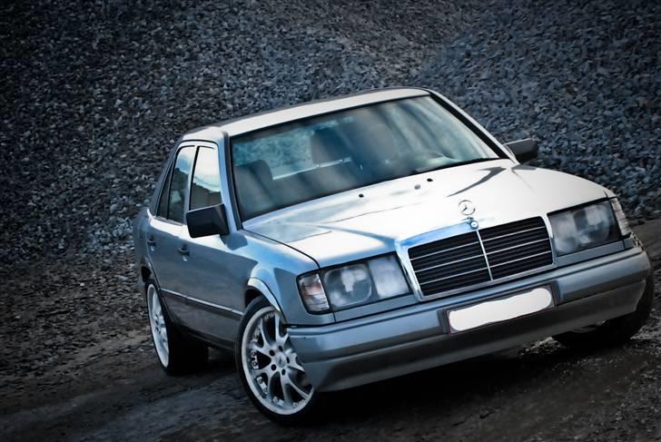 Mercedes Benz 230E "SOLGT" billede 1