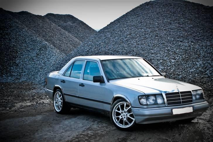 Mercedes Benz 230E "SOLGT" billede 2
