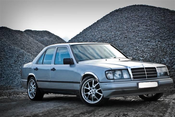 Mercedes Benz 230E "SOLGT" billede 3