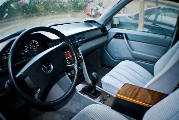 Mercedes Benz 230E "SOLGT" billede 12