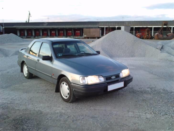 Ford Sierra 2.0 DOCH SOLGT billede 3