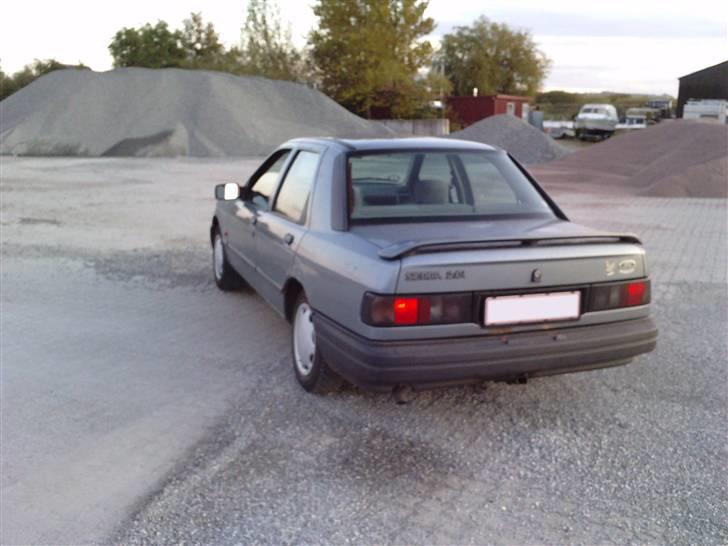 Ford Sierra 2.0 DOCH SOLGT billede 5