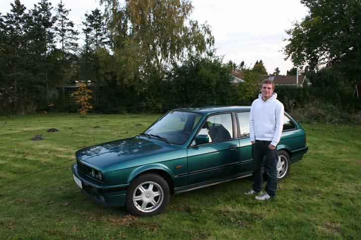 BMW 324TD Touring - Så er der vist ingen tvivl om ejerskabet :D Tjek blandt billederne af den sorte ;) billede 1