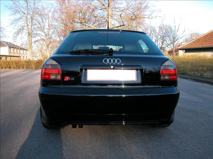 Audi A3 1.8 Turbo (solgt) - Her kan man lige svagt se lyset i led baglygterne ! billede 12