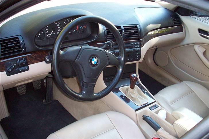 BMW e46 320i touring *solgt* - læderkabine med varme i sæderne og perfekt sidde komfort billede 6