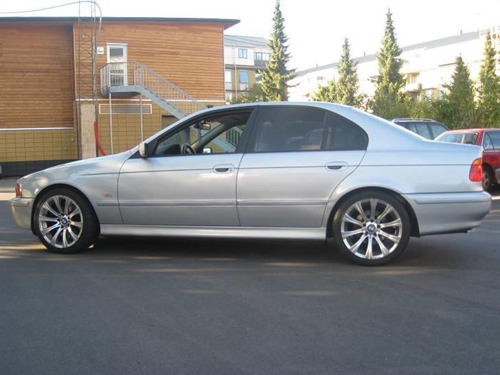 BMW 523 i E39 SOLGT  billede 1