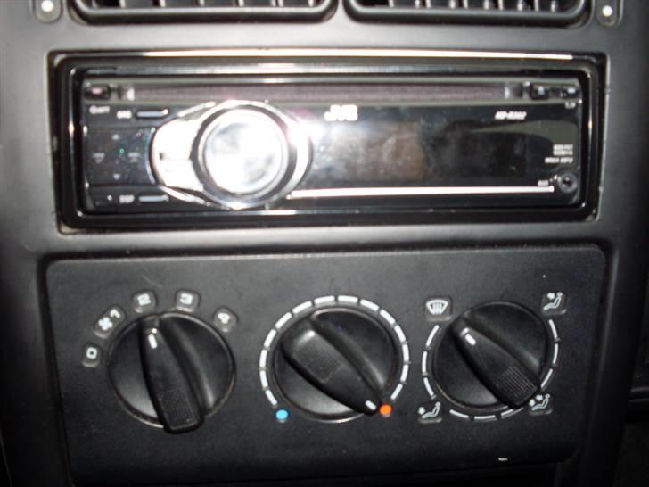 VW Polo 6n (Byttet væk) - Jvc Radio med grøn display - så passer det jo til "Cockpitet". :) billede 14