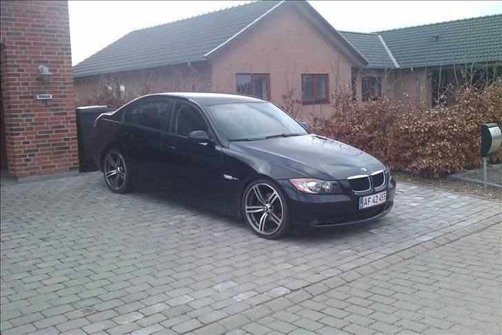 BMW E90 320d (Solgt) billede 1