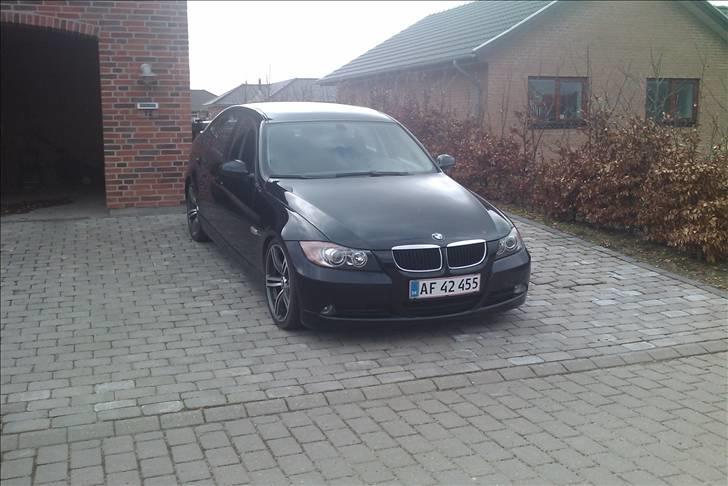 BMW E90 320d (Solgt) billede 3