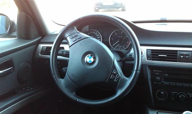 BMW E90 320d (Solgt) billede 4