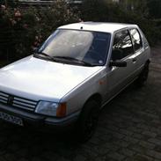 Peugeot 205