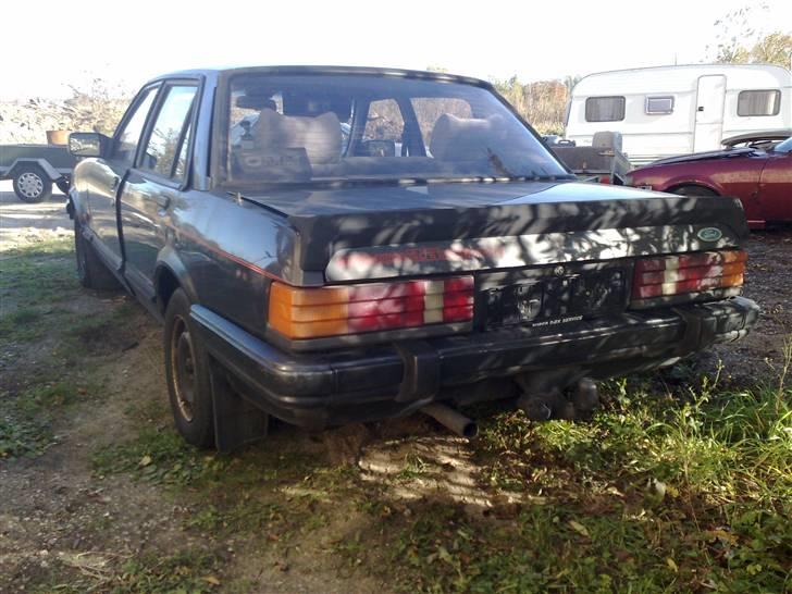Ford Granada 2,8i. GL. V6 Aut. - Gummihækspoilen = Tandbeskytter på Skoda 105...Giver ingen mening på en Automatik eller?? billede 5