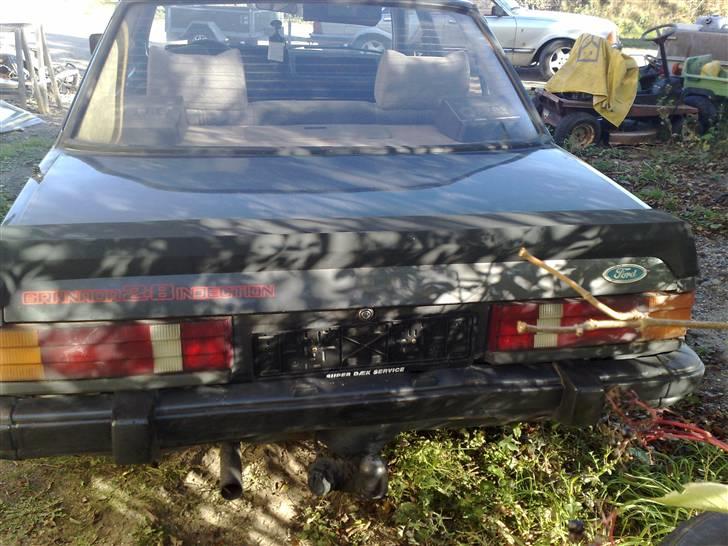 Ford Granada 2,8i. GL. V6 Aut. - Hængertræk så man VIRKELIGT kan køre tæt på plastikbilerne ;-D billede 7