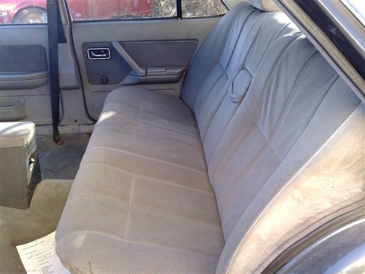 Ford Granada 2,8i. GL. V6 Aut. - Mangler forsæderne men har da bagsæderne så man skal da vist have lange arme og ben ;-D billede 11