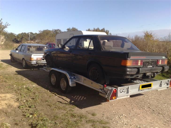 Ford Granada 2,8i. GL. V6 Aut. - Ikke så tit jeg ser sådan en vogntog mere... billede 13