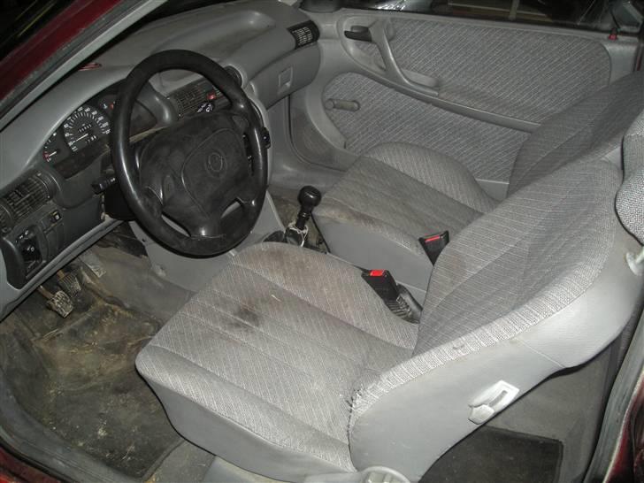Opel astra f smadret - Kunne godt bruge en støvsuger og en våd klud billede 6
