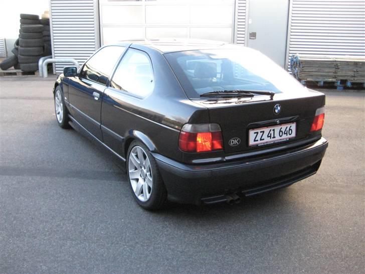 BMW 323ti compact M SOLGT billede 4