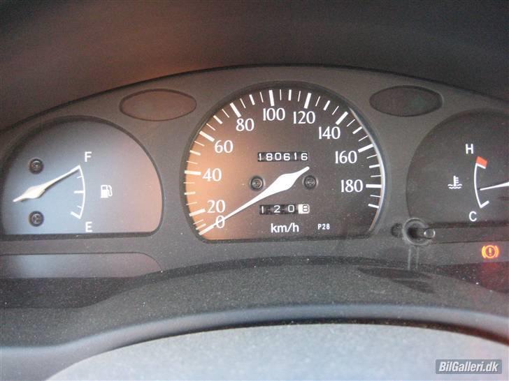 Toyota starlet 1,3 16v xli billede 3