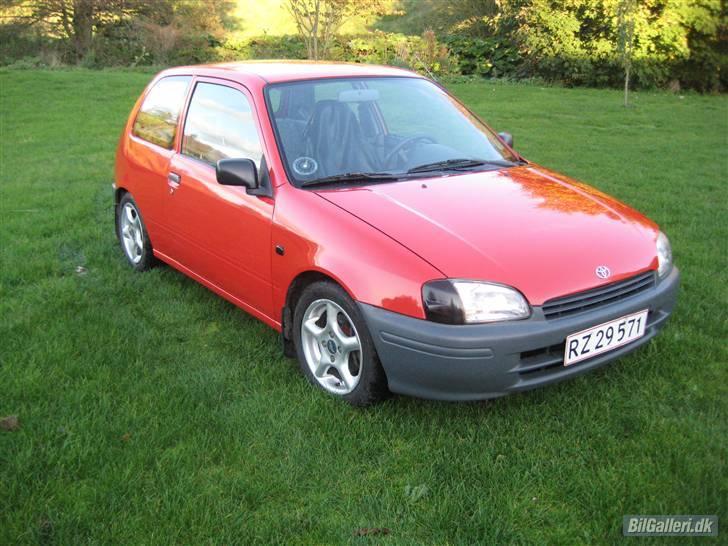 Toyota starlet 1,3 16v xli billede 4