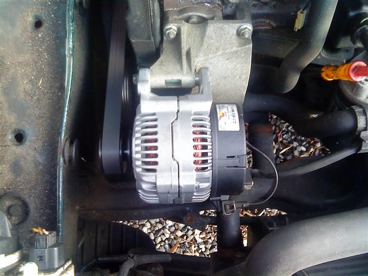 VW Vento =BYTTET= - Ventoen :D Billede af den nye generator :) billede 8