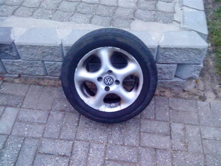 VW Vento =BYTTET= - Ventoen :D De er mega grimme, men de er der da :) billede 19