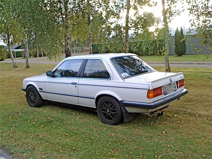 BMW 318i E30 billede 1