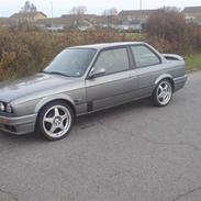 BMW e30 320