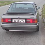 BMW e30 320