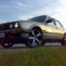 BMW E30 320I  (død)