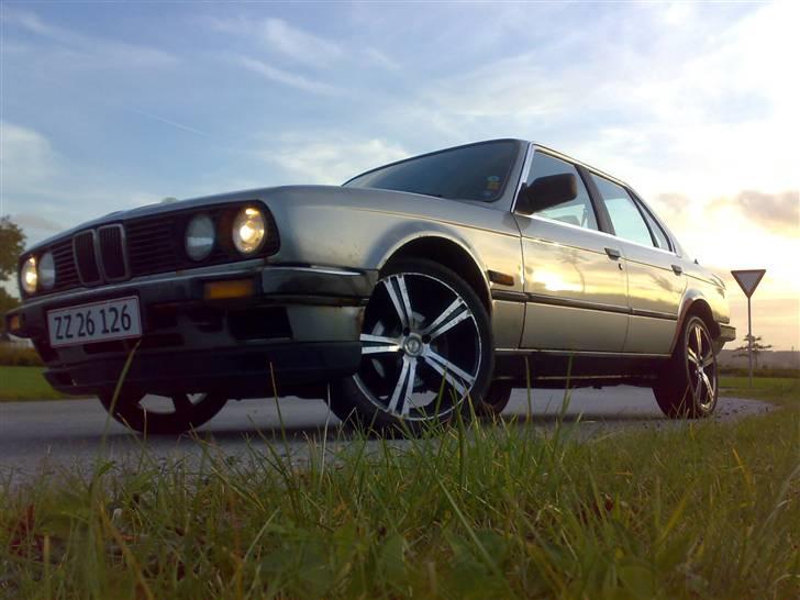 BMW E30 320I  (død) billede 1