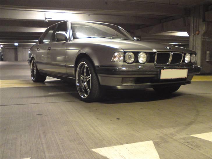BMW 750 5.0 V12 E32 billede 1