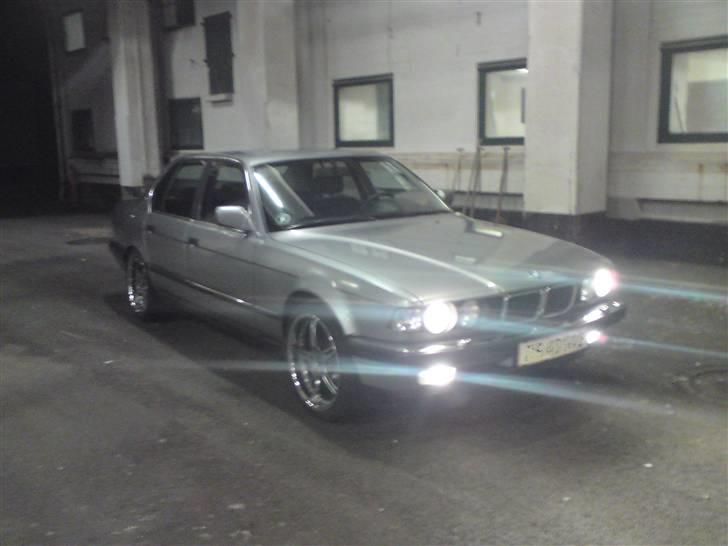 BMW 750 5.0 V12 E32 billede 5
