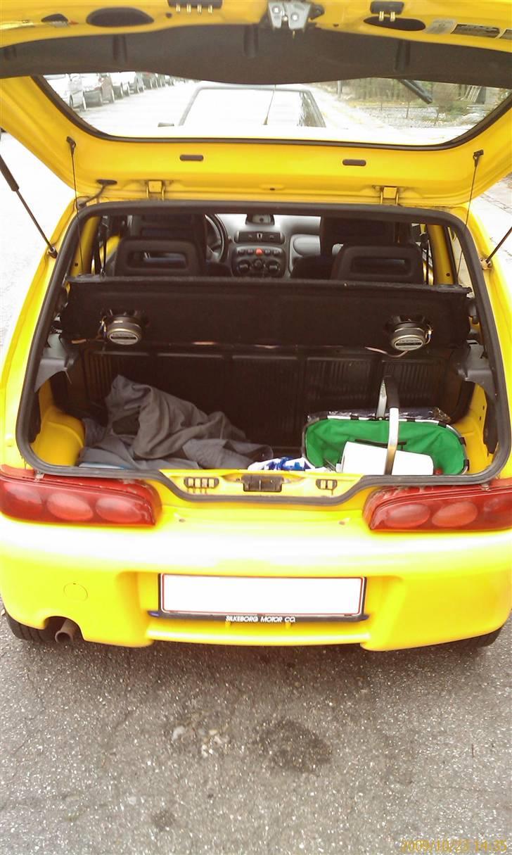 Fiat Seicento 1,1 Sporting (So - ikk meget plads bag i sådan en. Men det går. :) billede 4