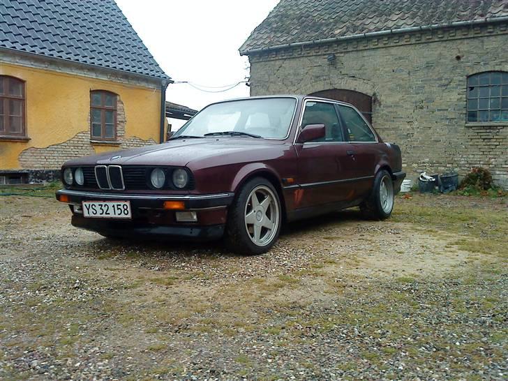 BMW E30 320I  SOLGT billede 1