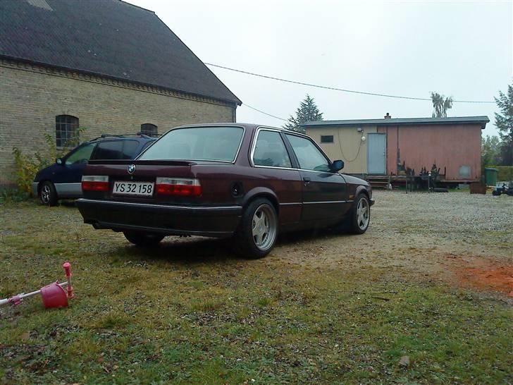 BMW E30 320I  SOLGT billede 3