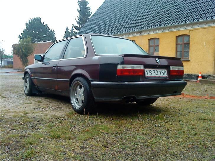 BMW E30 320I  SOLGT billede 4