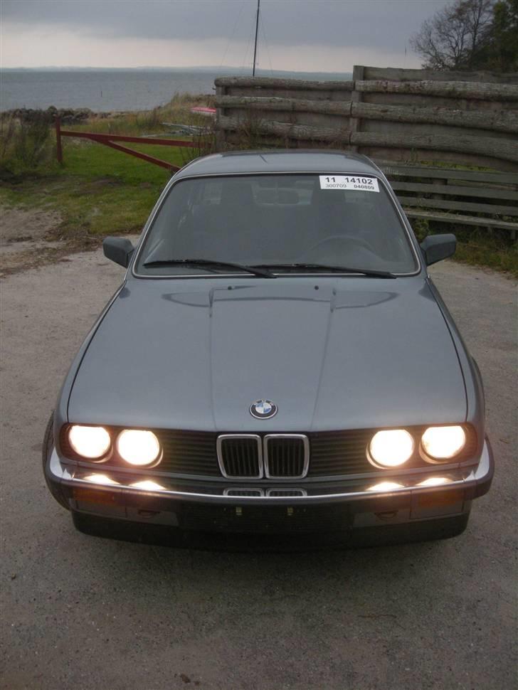 BMW 320i (solgt )  billede 1