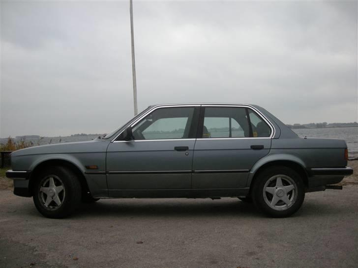 BMW 320i (solgt )  billede 4