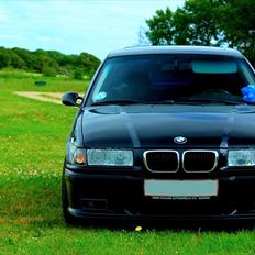 BMW E36 325i Sedan