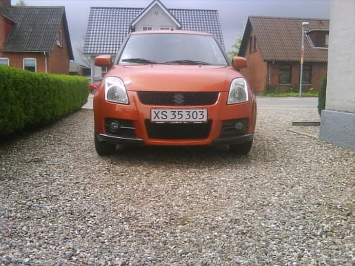 Suzuki swift SOLGT - den ny kofanger billede 1