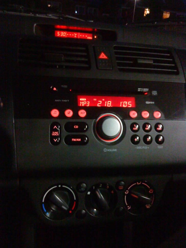 Suzuki swift SOLGT - indbygget radio med mp3 billede 9