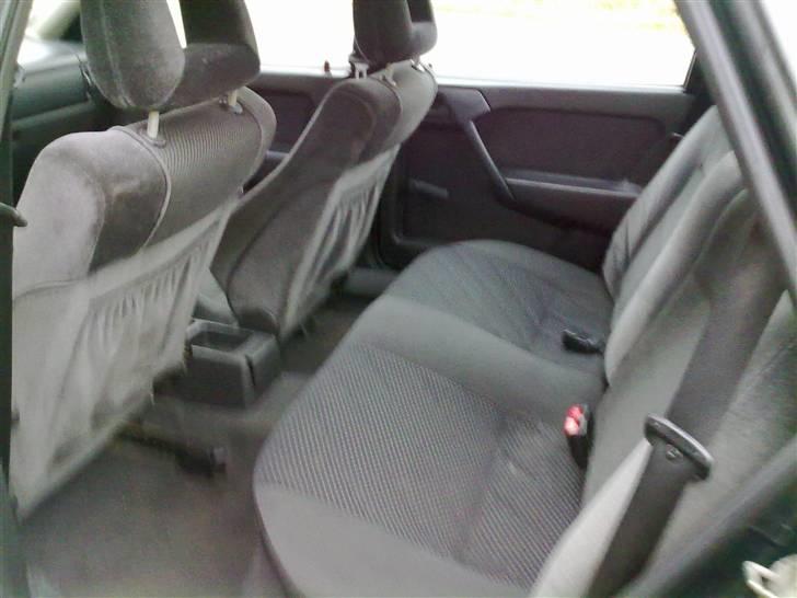 Opel vectra 1.8 i 4 dørs.solgt billede 17