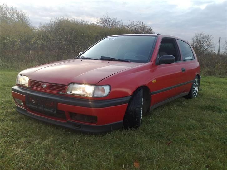 Nissan sunny N14 totalskadet billede 1